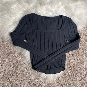 Dark blue long sleeved crop top